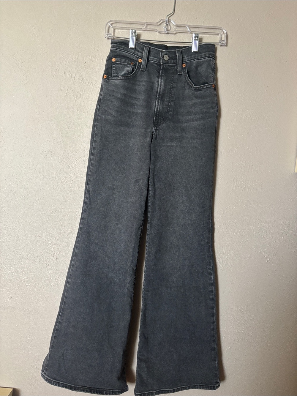 Levi’s Women High-Rise Ribcage Bellbottom